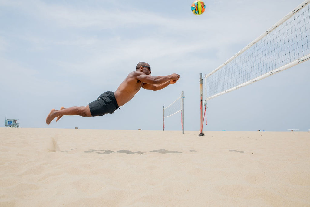 Atleta saltando en voleibol