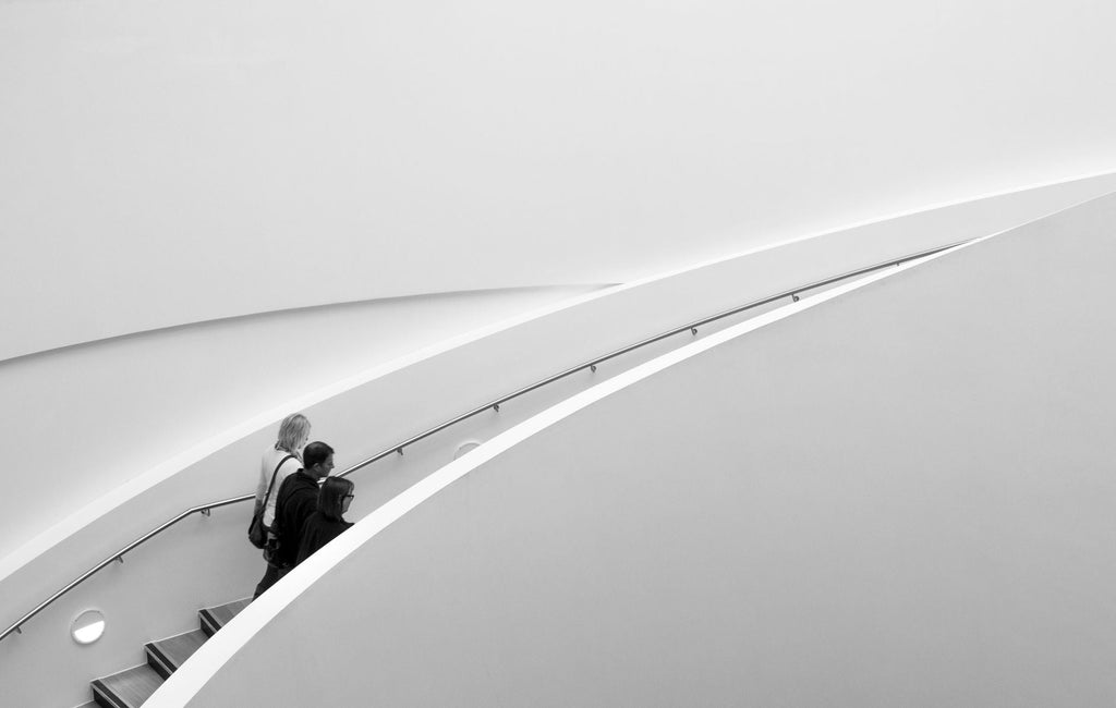 Persona subiendo escaleras